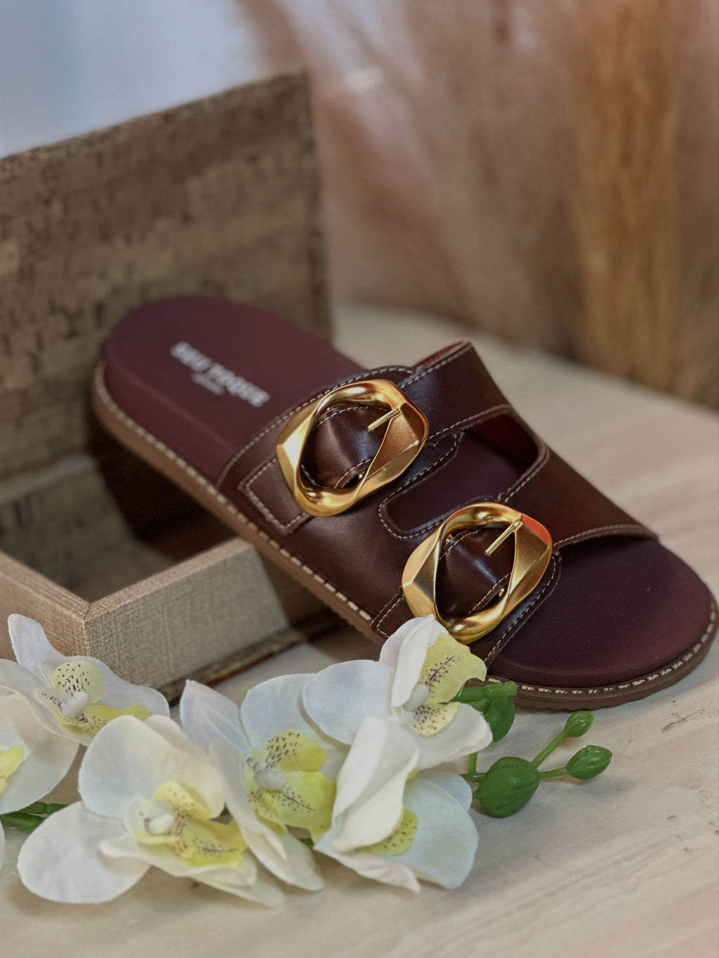 Papete Feminina Premium com Fivelas Douradas SEU TOQUE SHOES