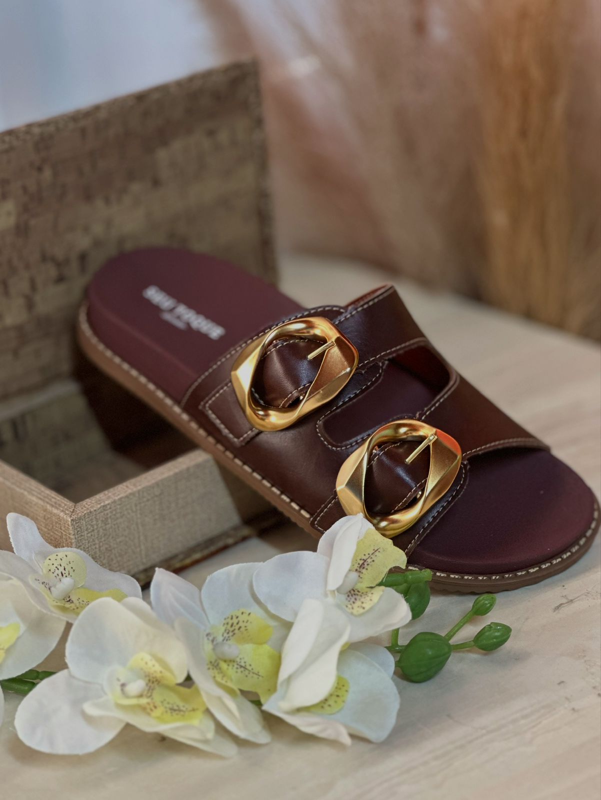 Papete Feminina Premium com Fivelas Douradas SEU TOQUE SHOES